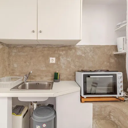 Elenitas Town House With Veranda And Sea View Apartment